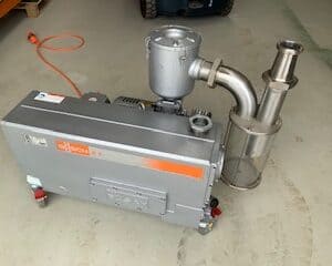 Busch German vacuum pump with water trap3